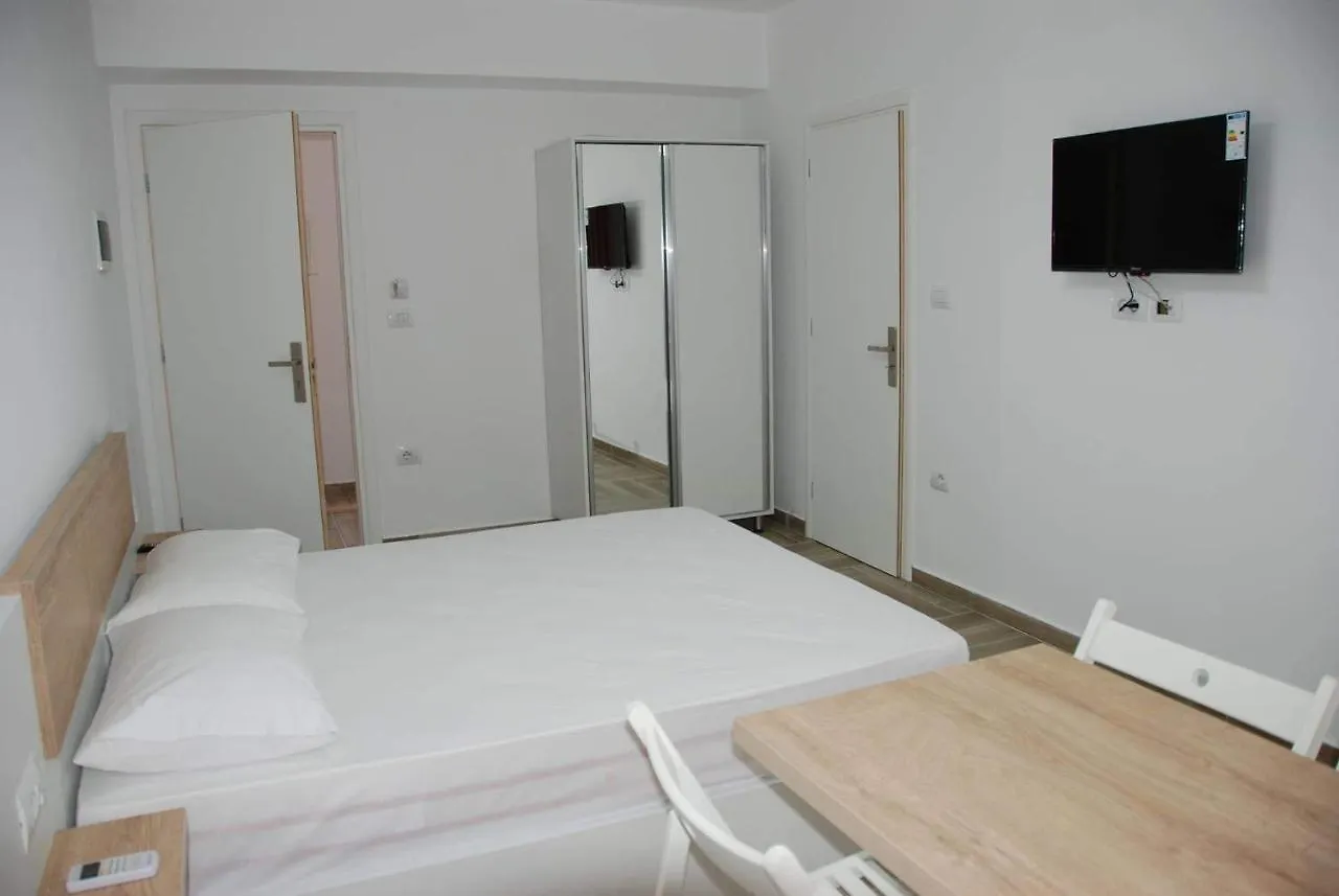 Hotel The Hill Apartment Sarande